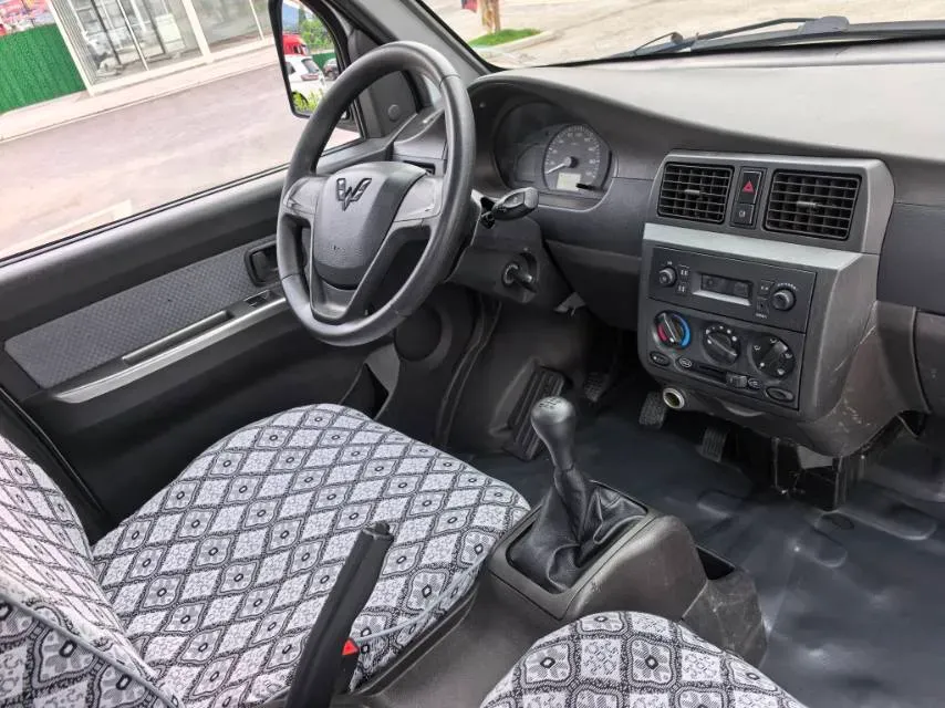 2021 WuLing RongGuang Mini Truck 1.5L 99HP L4 5MT,autocango,china used car exporter,china ev exporter,chinese used car exporter,chinese used ev exporter