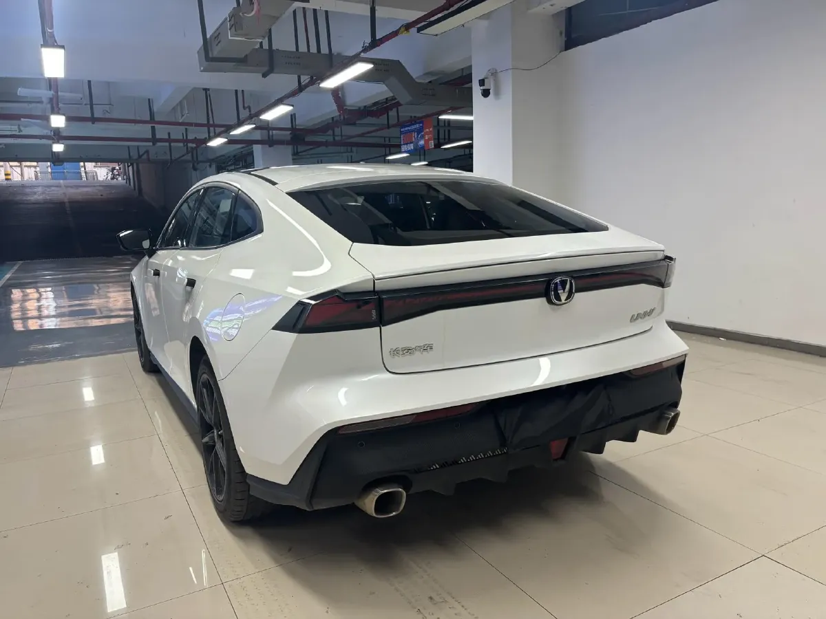 2023 ChangAn UNI-V 1.5T 188HP L4 7DCT,autocango,china used car exporter,china ev exporter,chinese used car exporter,chinese used ev exporter