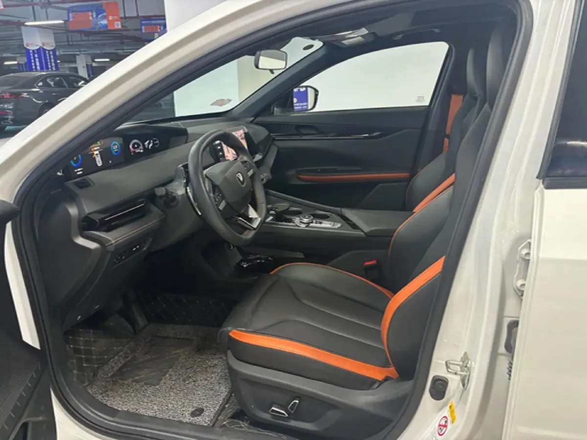 2023 ChangAn UNI-V 1.5T 188HP L4 7DCT,autocango,china used car exporter,china ev exporter,chinese used car exporter,chinese used ev exporter