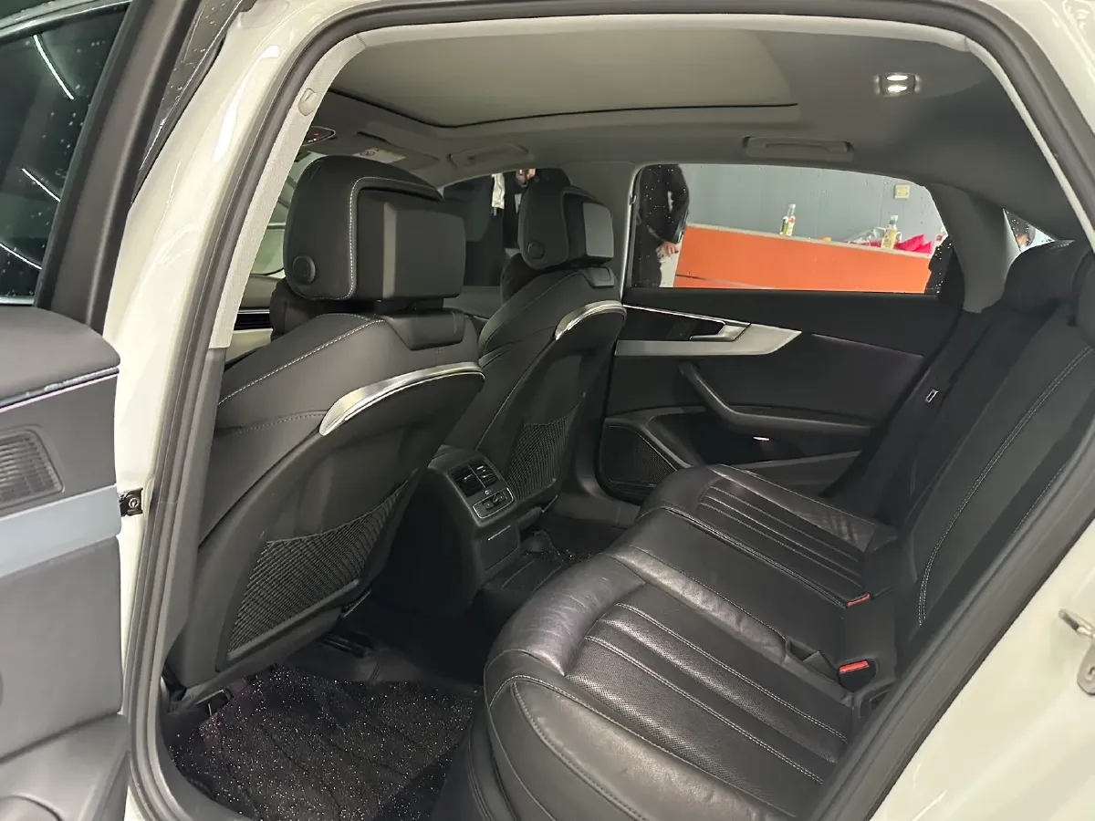 2020 Audi A4L 2.0T 190HP L4 7DCT,autocango,china used car exporter,china ev exporter,chinese used car exporter,chinese used ev exporter