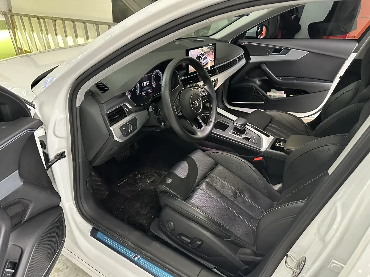 2020 Audi A4L 2.0T 190HP L4 7DCT,autocango,china used car exporter,china ev exporter,chinese used car exporter,chinese used ev exporter