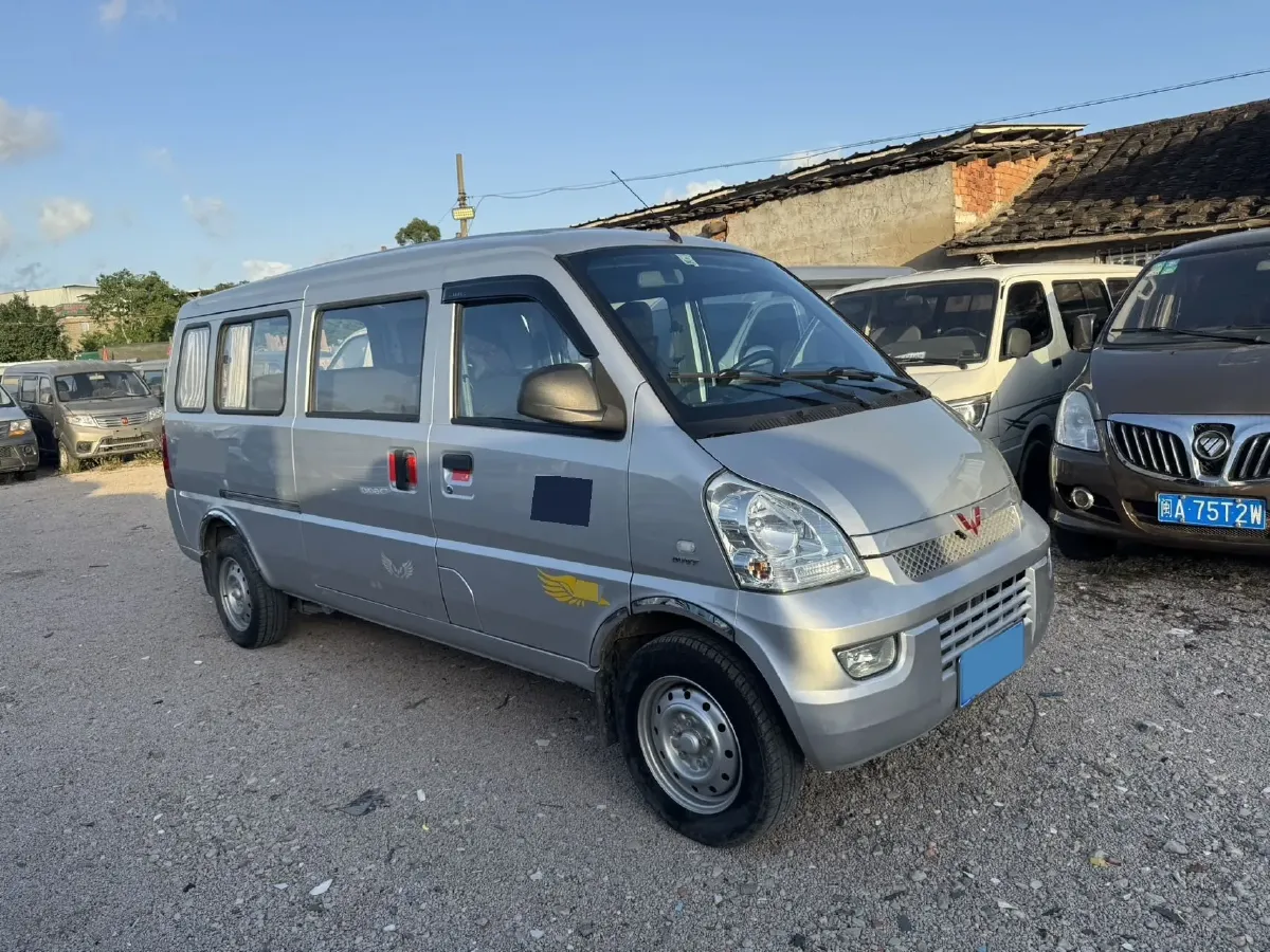 2021 WuLing RongGuang 1.5L 99HP L4 5MT,autocango,china used car exporter,china ev exporter,chinese used car exporter,chinese used ev exporter