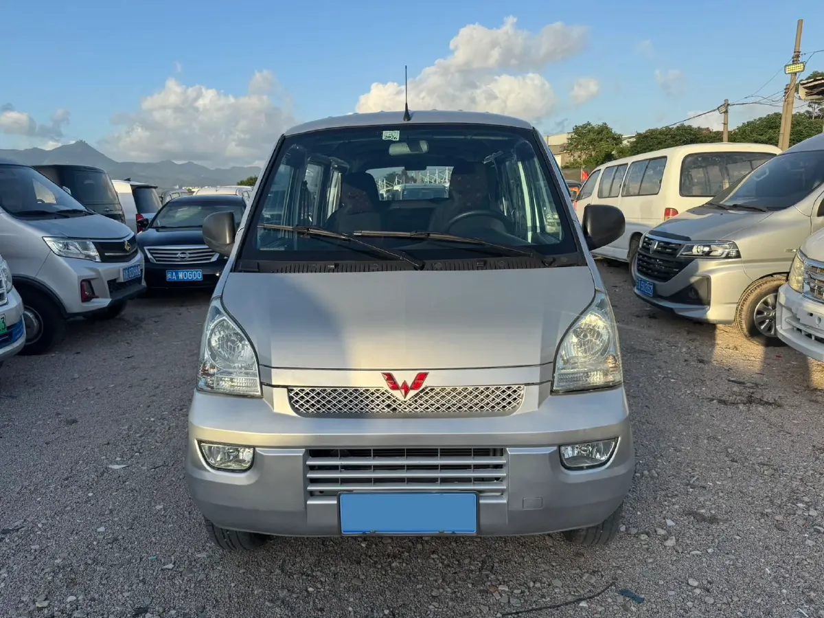 2021 WuLing RongGuang 1.5L 99HP L4 5MT,autocango,china used car exporter,china ev exporter,chinese used car exporter,chinese used ev exporter