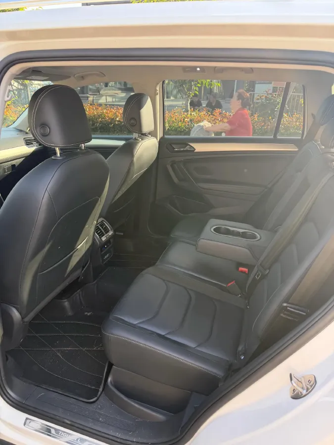 2020 Volkswagen Tiguan L 2.0T 186HP L4 7DCT,autocango,china used car exporter,china ev exporter,chinese used car exporter,chinese used ev exporter
