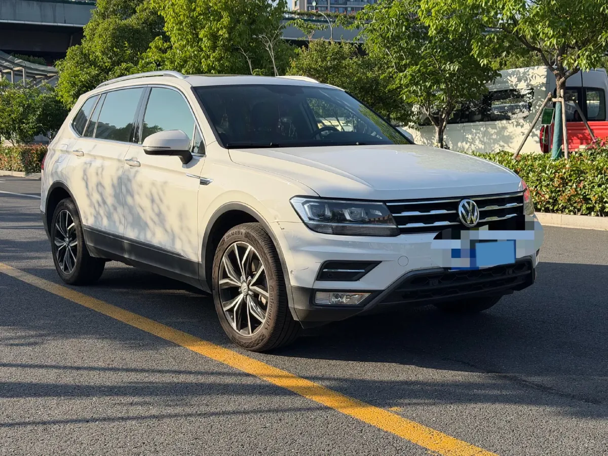 2020 Volkswagen Tiguan L 2.0T 186HP L4 7DCT,autocango,china used car exporter,china ev exporter,chinese used car exporter,chinese used ev exporter