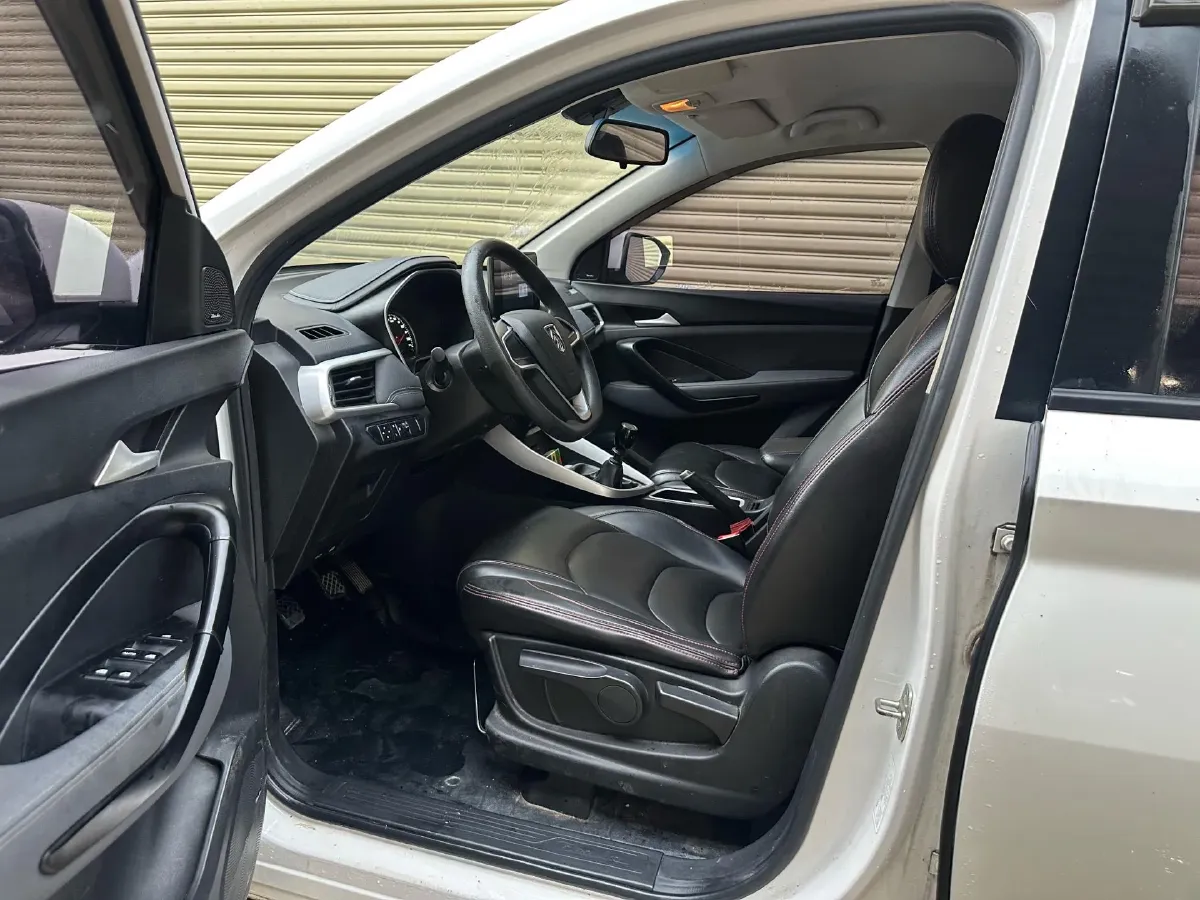 2018 BaoJun 530 1.5T 150HP L4 6MT,autocango,china used car exporter,china ev exporter,chinese used car exporter,chinese used ev exporter