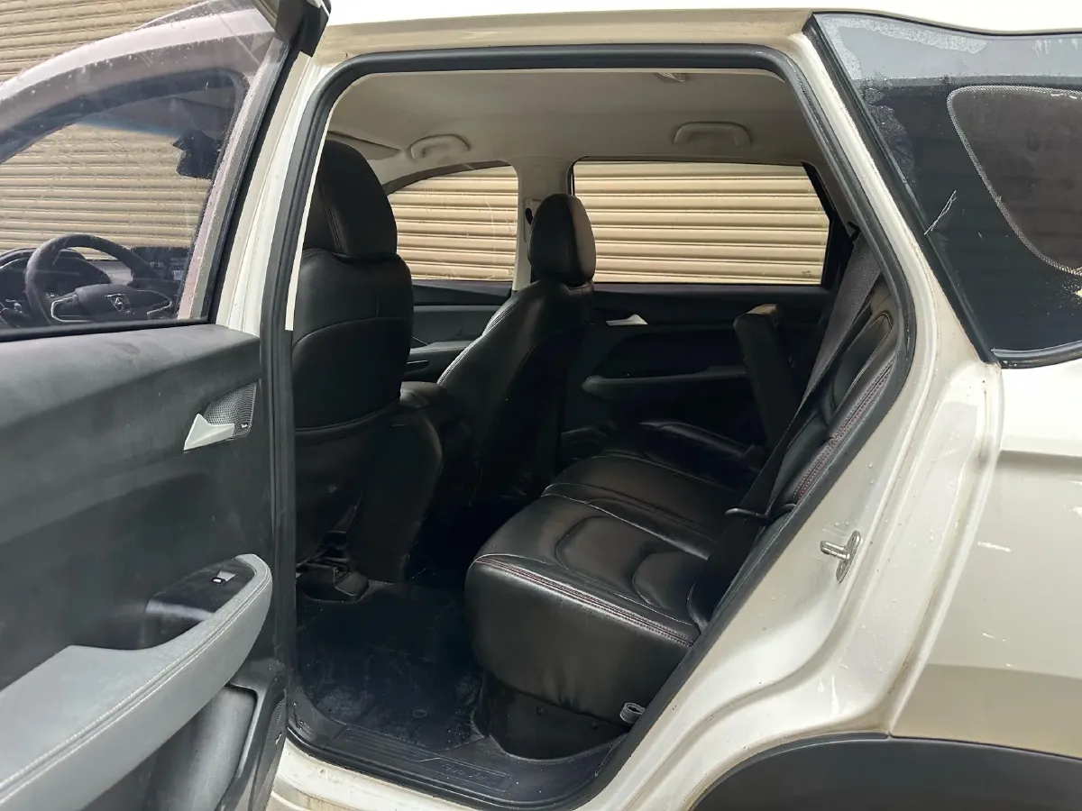 2018 BaoJun 530 1.5T 150HP L4 6MT,autocango,china used car exporter,china ev exporter,chinese used car exporter,chinese used ev exporter