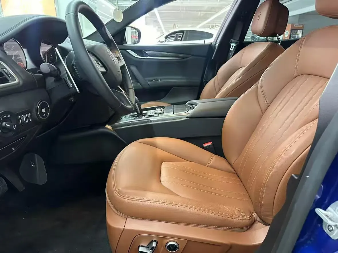 2022 Audi Q7 2.0T 245HP L4 8AT,autocango,china used car exporter,china ev exporter,chinese used car exporter,chinese used ev exporter