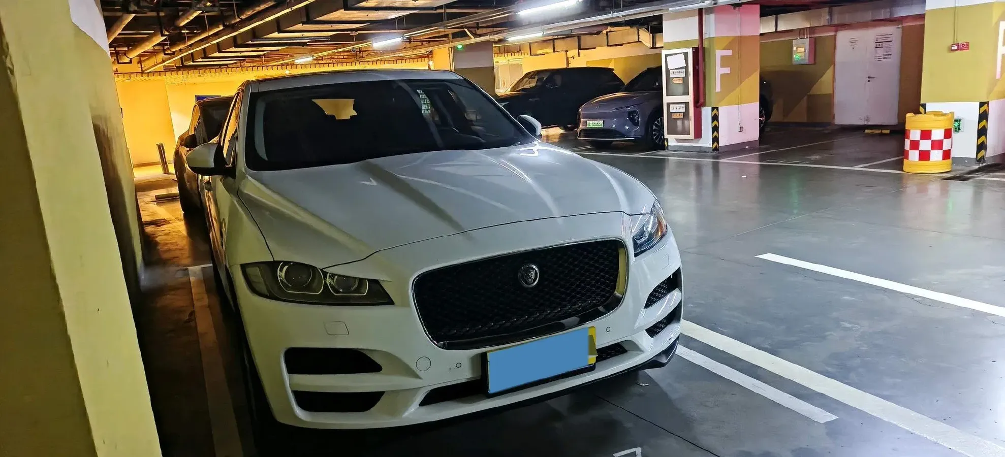 2020 Jaguar F-PACE 2.0T 250HP L4 8AT,autocango,china used car exporter,china ev exporter,chinese used car exporter,chinese used ev exporter