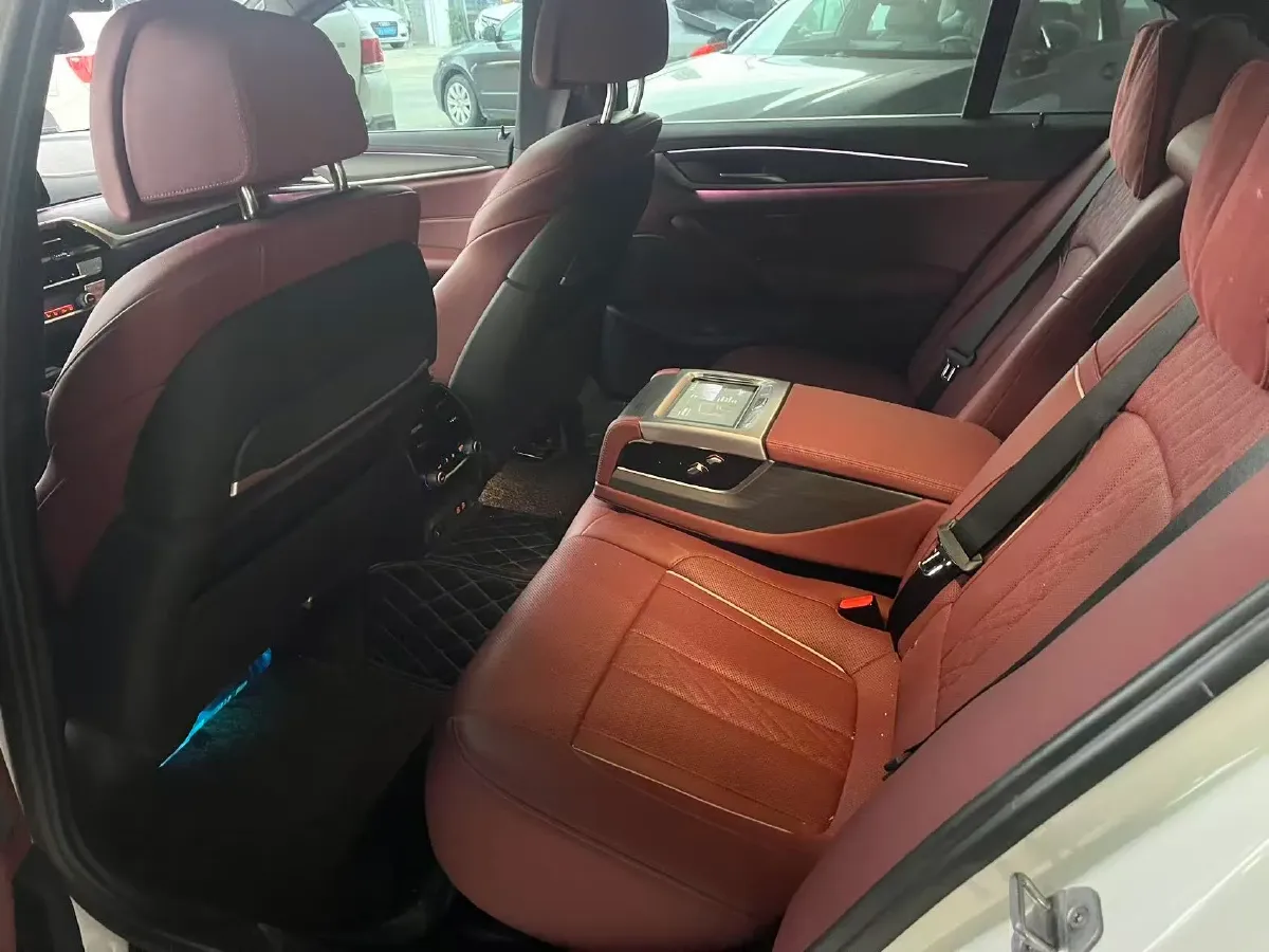 2022 BMW 5 Series 2.0T 252HP L4 8AT,autocango,china used car exporter,china ev exporter,chinese used car exporter,chinese used ev exporter