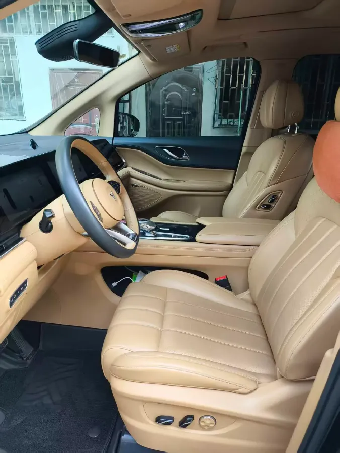 2022 Voyah Dream 1.5T 136HP L4 PHEV 25.57KWH,autocango,china used car exporter,china ev exporter,chinese used car exporter,chinese used ev exporter