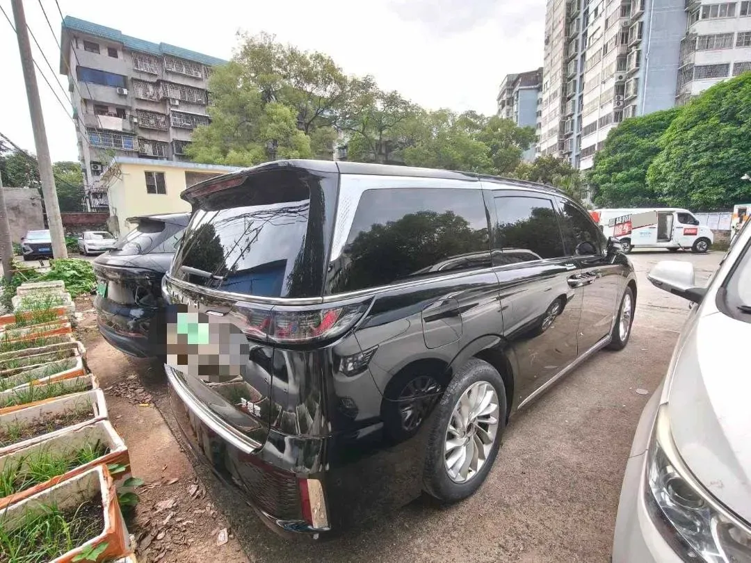 2022 Voyah Dream 1.5T 136HP L4 PHEV 25.57KWH,autocango,china used car exporter,china ev exporter,chinese used car exporter,chinese used ev exporter