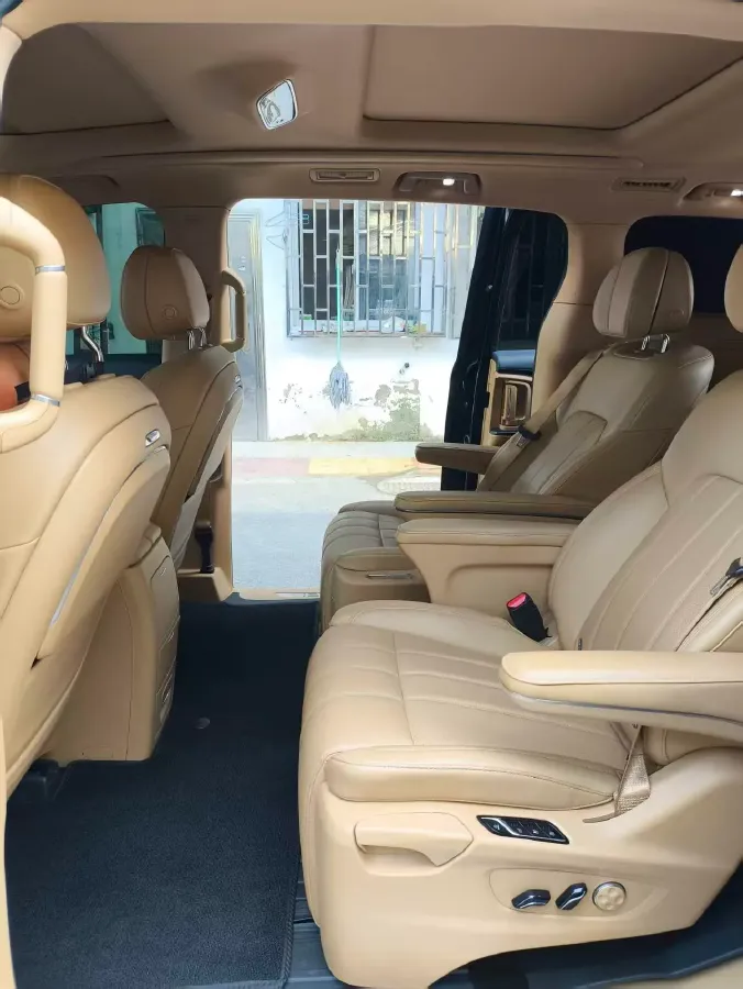 2022 Voyah Dream 1.5T 136HP L4 PHEV 25.57KWH,autocango,china used car exporter,china ev exporter,chinese used car exporter,chinese used ev exporter
