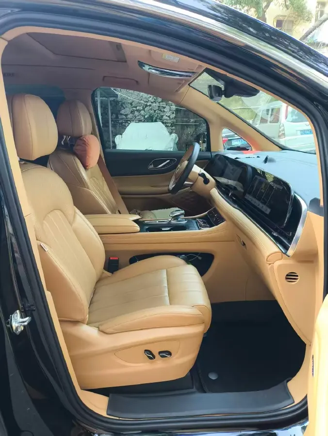 2022 Voyah Dream 1.5T 136HP L4 PHEV 25.57KWH,autocango,china used car exporter,china ev exporter,chinese used car exporter,chinese used ev exporter