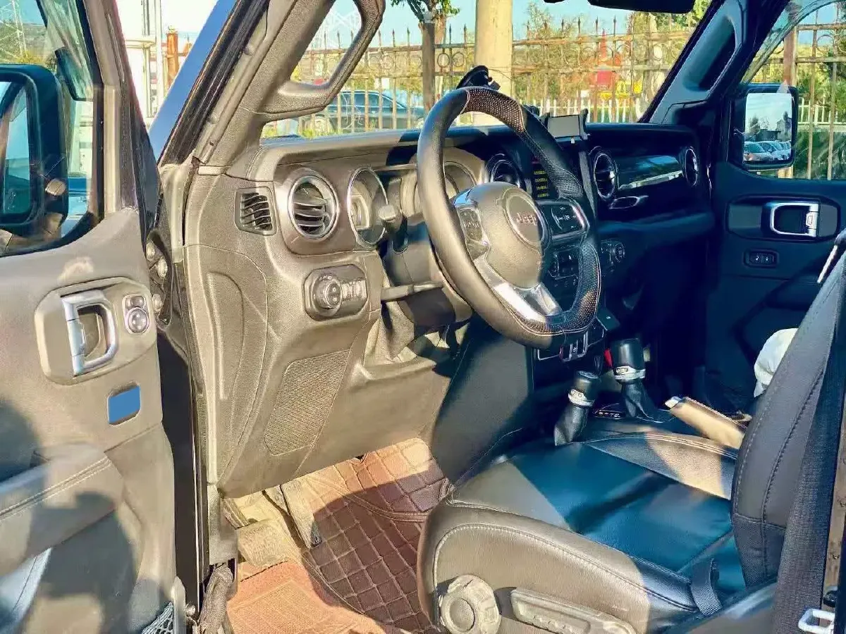 2021 Jeep Wrangler 2.0T 266HP L4 8AT,autocango,china used car exporter,china ev exporter,chinese used car exporter,chinese used ev exporter