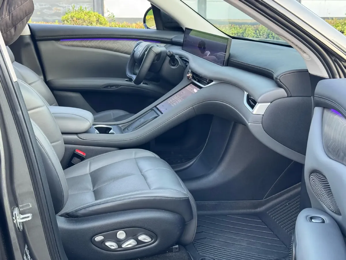 2025 IM LS6 BEV 75KWH,autocango,china used car exporter,china ev exporter,chinese used car exporter,chinese used ev exporter