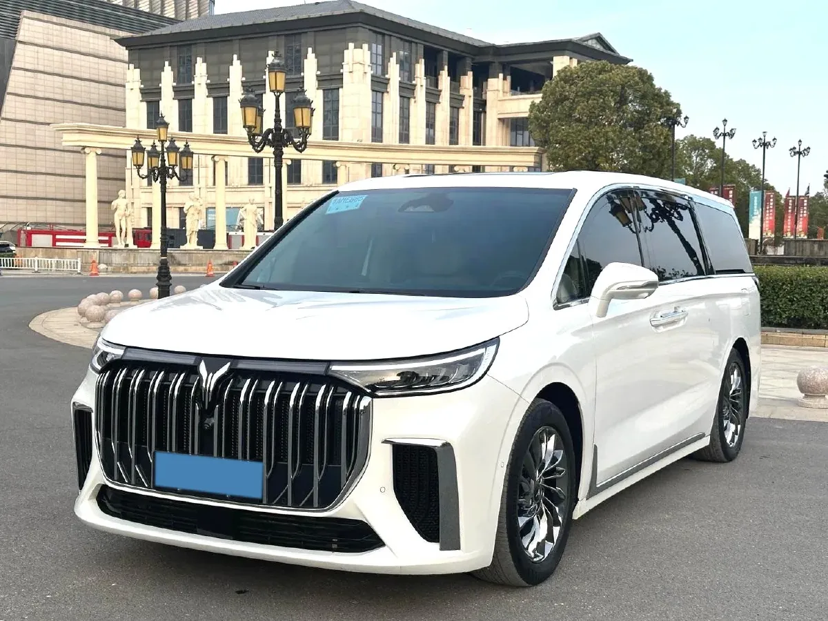 2022 Voyah Dream 1.5T 136HP L4 PHEV 25.57KWH,autocango,china used car exporter,china ev exporter,chinese used car exporter,chinese used ev exporter