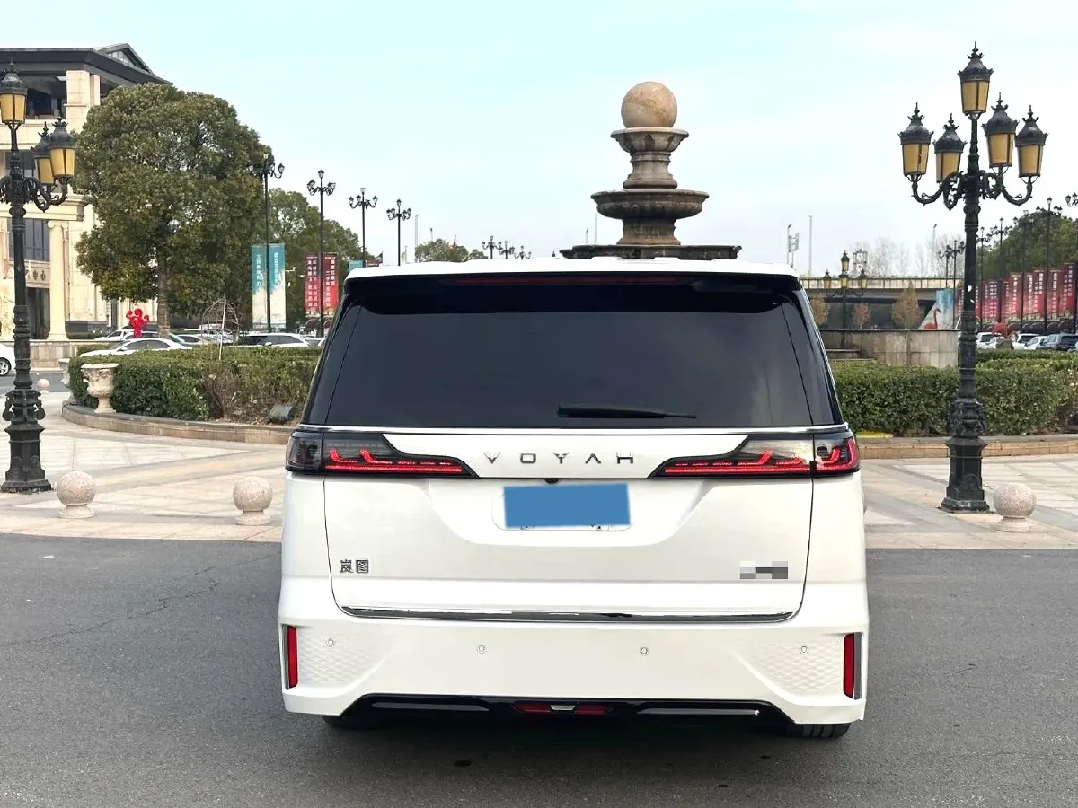 2022 Voyah Dream 1.5T 136HP L4 PHEV 25.57KWH,autocango,china used car exporter,china ev exporter,chinese used car exporter,chinese used ev exporter