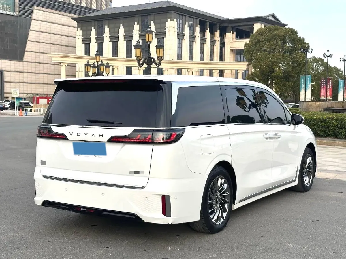 2022 Voyah Dream 1.5T 136HP L4 PHEV 25.57KWH,autocango,china used car exporter,china ev exporter,chinese used car exporter,chinese used ev exporter