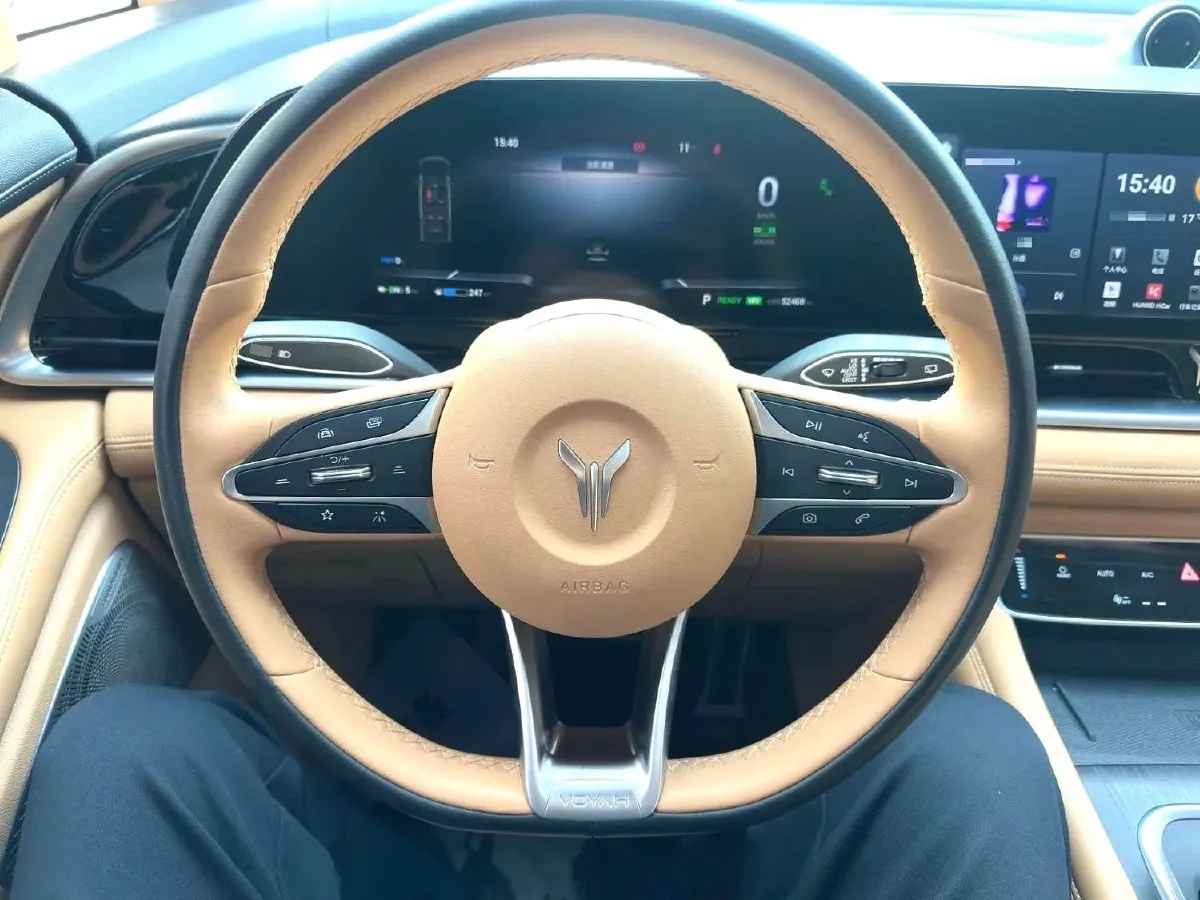 2022 Voyah Dream 1.5T 136HP L4 PHEV 25.57KWH,autocango,china used car exporter,china ev exporter,chinese used car exporter,chinese used ev exporter