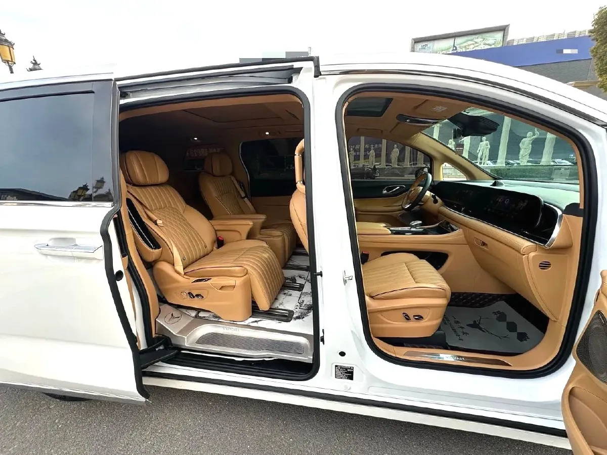 2022 Voyah Dream 1.5T 136HP L4 PHEV 25.57KWH,autocango,china used car exporter,china ev exporter,chinese used car exporter,chinese used ev exporter