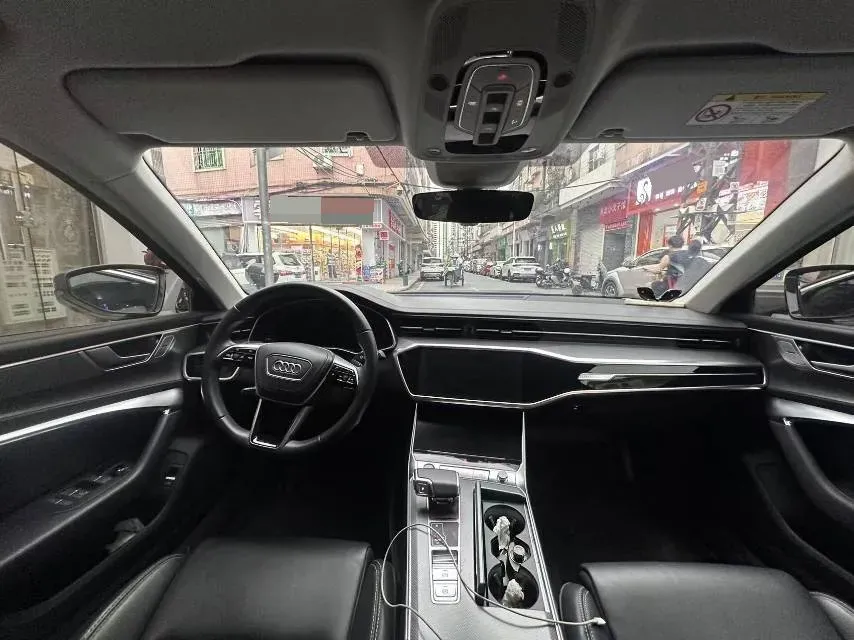 2025 Audi A6L 2.0T 245HP L4 7DCT,autocango,china used car exporter,china ev exporter,chinese used car exporter,chinese used ev exporter