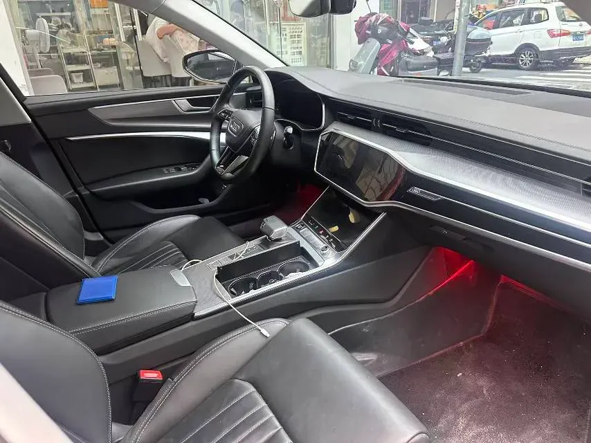 2025 Audi A6L 2.0T 245HP L4 7DCT,autocango,china used car exporter,china ev exporter,chinese used car exporter,chinese used ev exporter