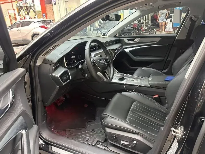 2025 Audi A6L 2.0T 245HP L4 7DCT,autocango,china used car exporter,china ev exporter,chinese used car exporter,chinese used ev exporter