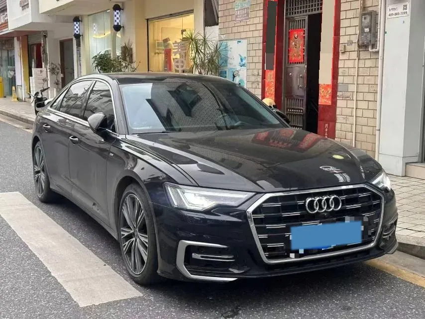 2025 Audi A6L 2.0T 245HP L4 7DCT,autocango,china used car exporter,china ev exporter,chinese used car exporter,chinese used ev exporter