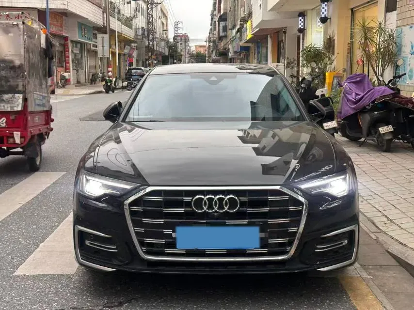 2025 Audi A6L 2.0T 245HP L4 7DCT,autocango,china used car exporter,china ev exporter,chinese used car exporter,chinese used ev exporter