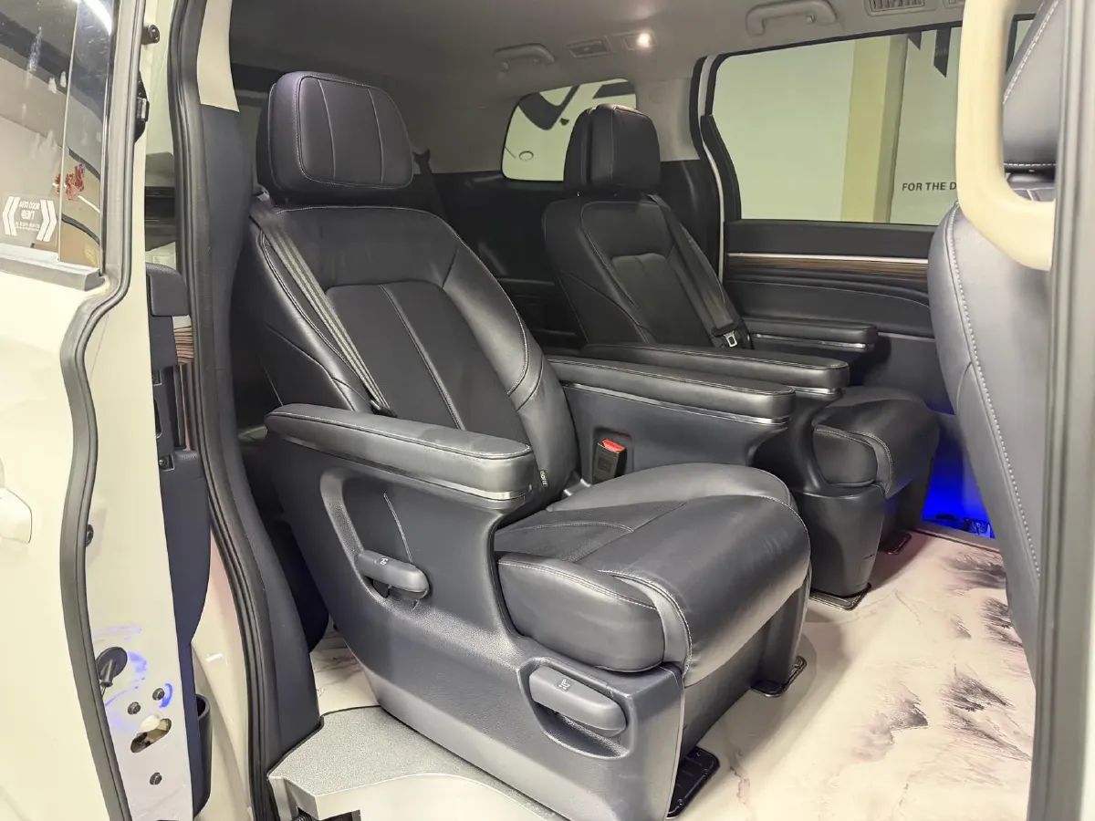 2021 GAC Trumpchi M8 2.0T 252HP L4 8AT,autocango,china used car exporter,china ev exporter,chinese used car exporter,chinese used ev exporter