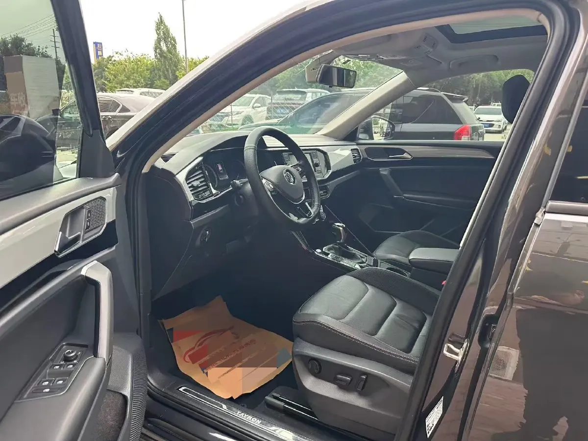 2019 Jeep Cherokee 2.0T 234HP L4 9AT,autocango,china used car exporter,china ev exporter,chinese used car exporter,chinese used ev exporter