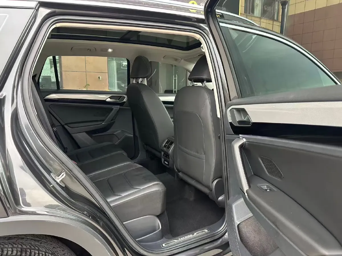 2019 Jeep Cherokee 2.0T 234HP L4 9AT,autocango,china used car exporter,china ev exporter,chinese used car exporter,chinese used ev exporter