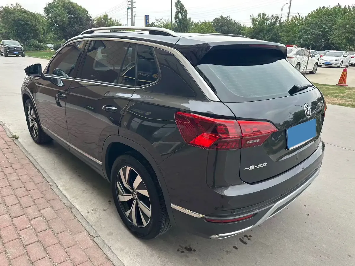 2019 Jeep Cherokee 2.0T 234HP L4 9AT,autocango,china used car exporter,china ev exporter,chinese used car exporter,chinese used ev exporter