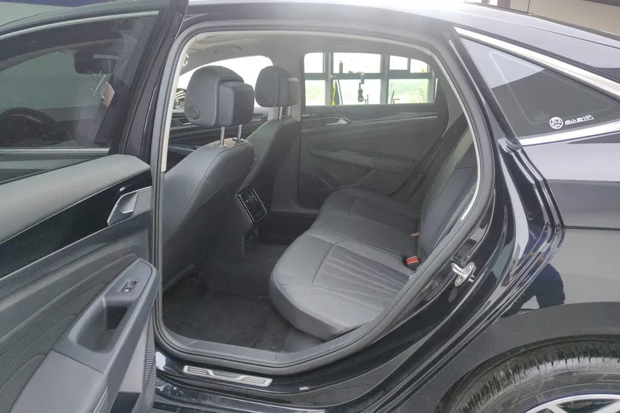 2025 Volkswagen Passat 2.0T 186HP L4 7DCT,autocango,china used car exporter,china ev exporter,chinese used car exporter,chinese used ev exporter
