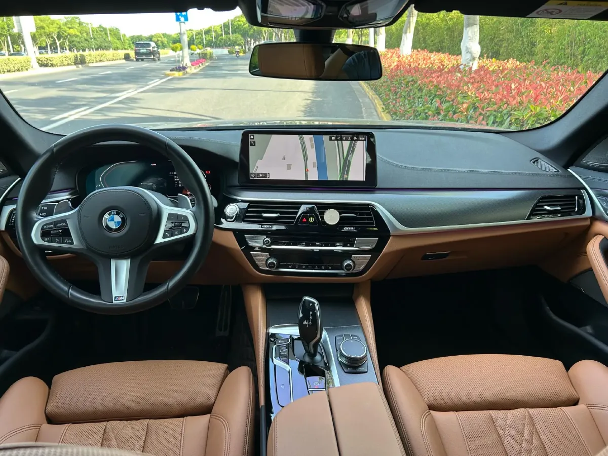 2022 BMW 5 Series 2.0T 252HP L4 8AT,autocango,china used car exporter,china ev exporter,chinese used car exporter,chinese used ev exporter