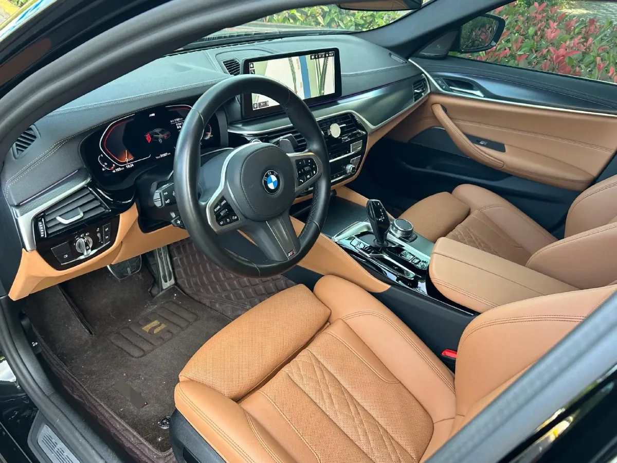 2022 BMW 5 Series 2.0T 252HP L4 8AT,autocango,china used car exporter,china ev exporter,chinese used car exporter,chinese used ev exporter