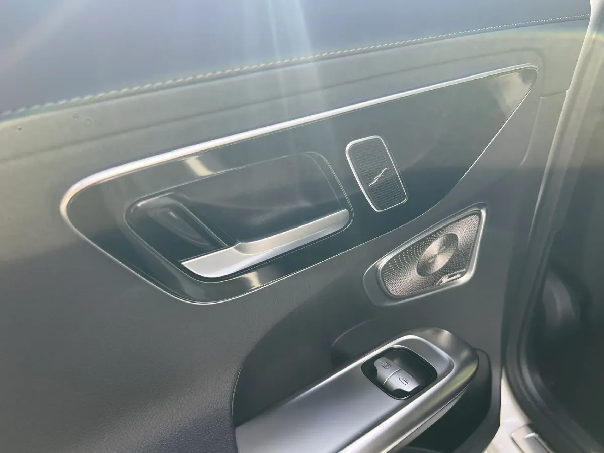 2025 Mercedes-Benz C Class 1.5T 204HP L4 9AT,autocango,china used car exporter,china ev exporter,chinese used car exporter,chinese used ev exporter