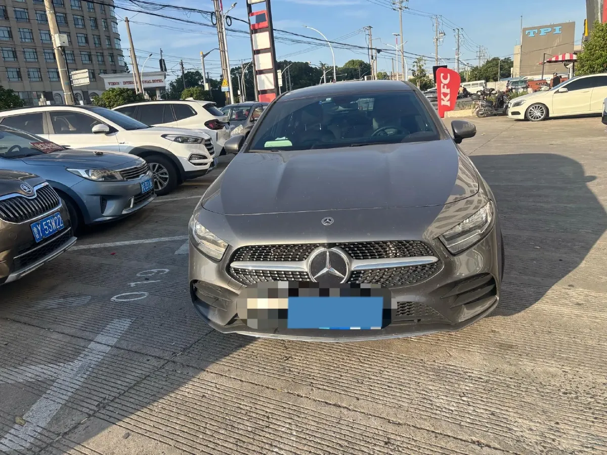 2021 Mercedes-Benz A Class 1.3T 136HP L4 7DCT,autocango,china used car exporter,china ev exporter,chinese used car exporter,chinese used ev exporter