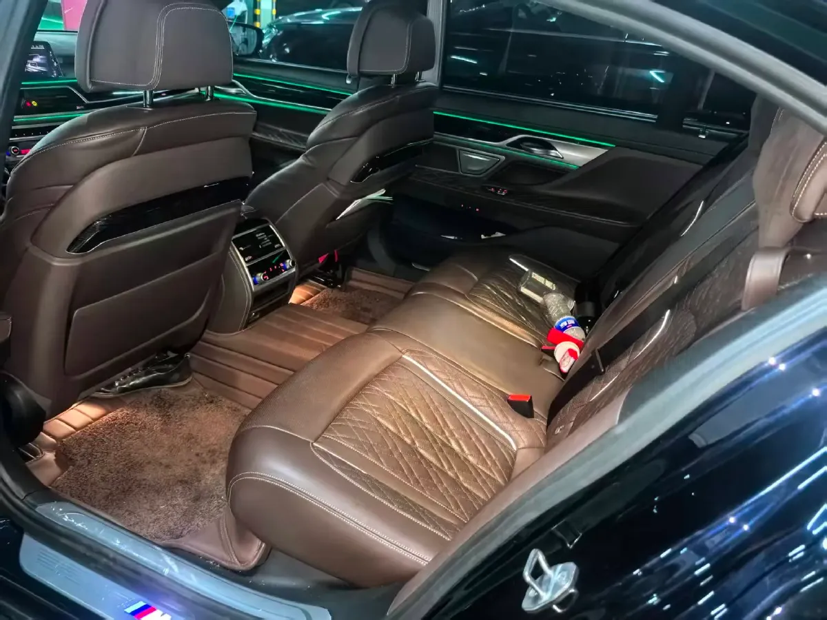 2019 BMW 7 Series 3.0T 340HP L6 8AT,autocango,china used car exporter,china ev exporter,chinese used car exporter,chinese used ev exporter