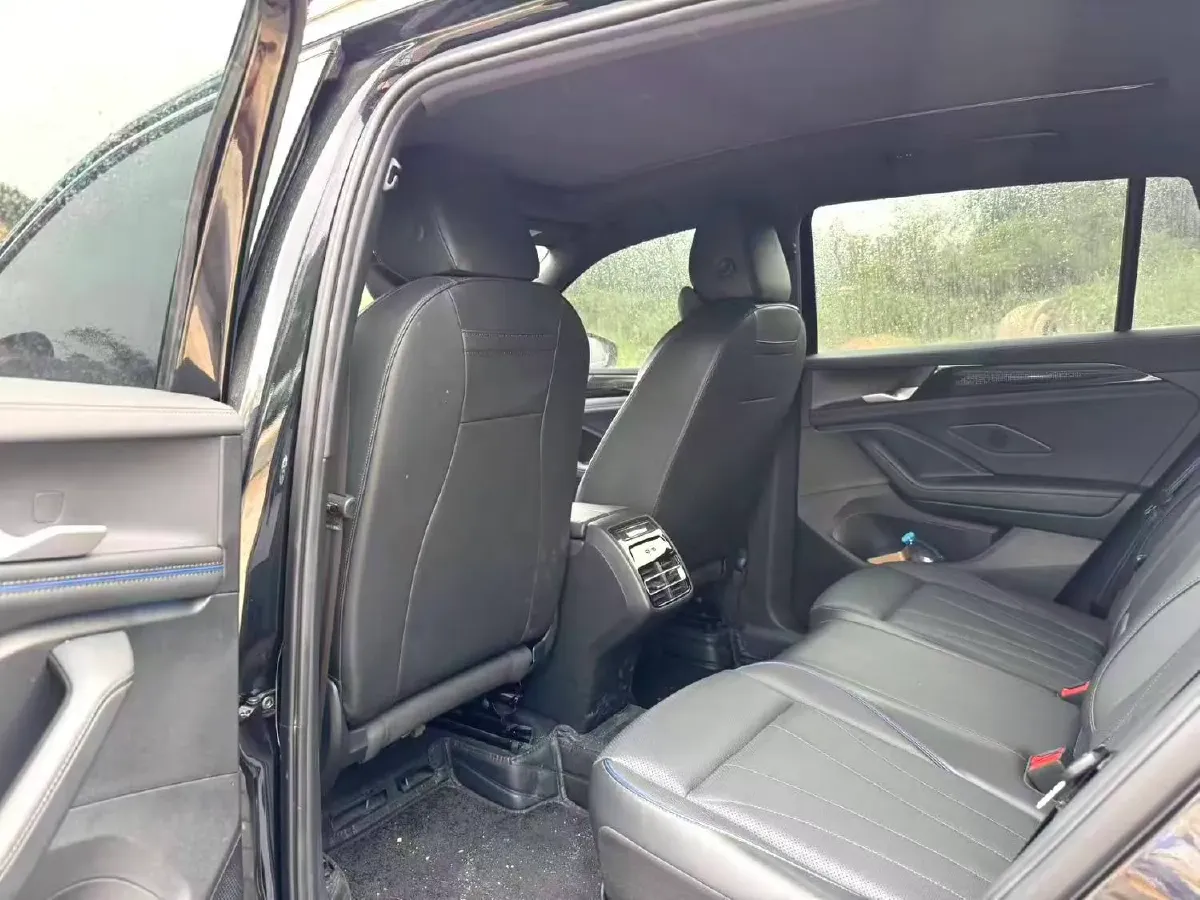 2024 Volkswagen Tiguan L 2.0T 186HP L4 7DCT,autocango,china used car exporter,china ev exporter,chinese used car exporter,chinese used ev exporter