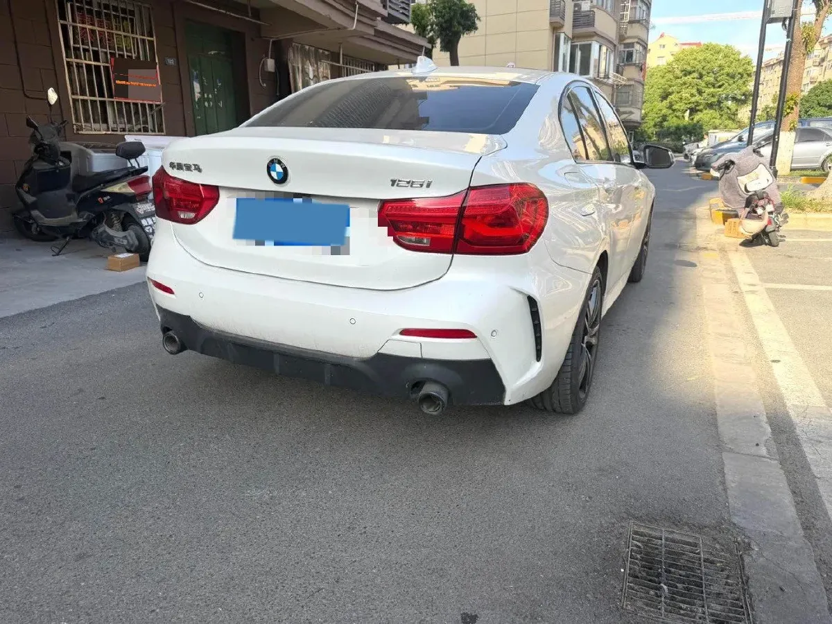 2021 BMW 1 Series 2.0T 192HP L4 7DCT,autocango,china used car exporter,china ev exporter,chinese used car exporter,chinese used ev exporter