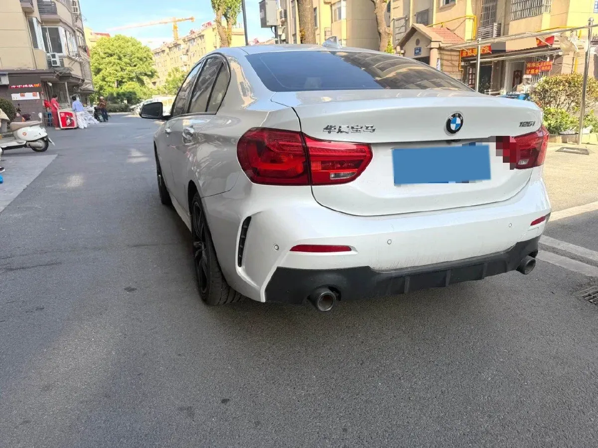 2021 BMW 1 Series 2.0T 192HP L4 7DCT,autocango,china used car exporter,china ev exporter,chinese used car exporter,chinese used ev exporter