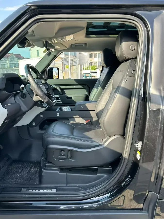 2022 Land Rover Defender 3.0T 400HP L6 8AT,autocango,china used car exporter,china ev exporter,chinese used car exporter,chinese used ev exporter