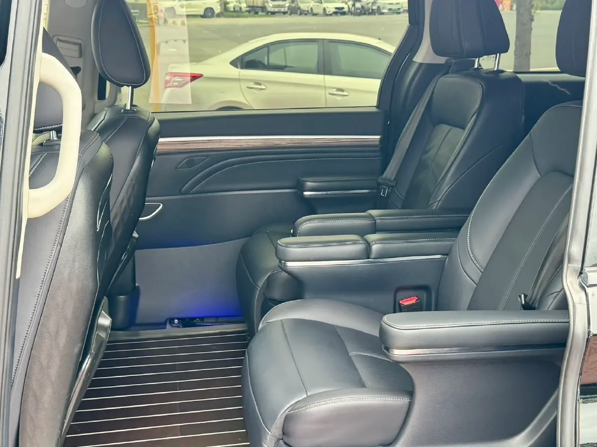 2021 GAC Trumpchi M8 2.0T 252HP L4 8AT,autocango,china used car exporter,china ev exporter,chinese used car exporter,chinese used ev exporter