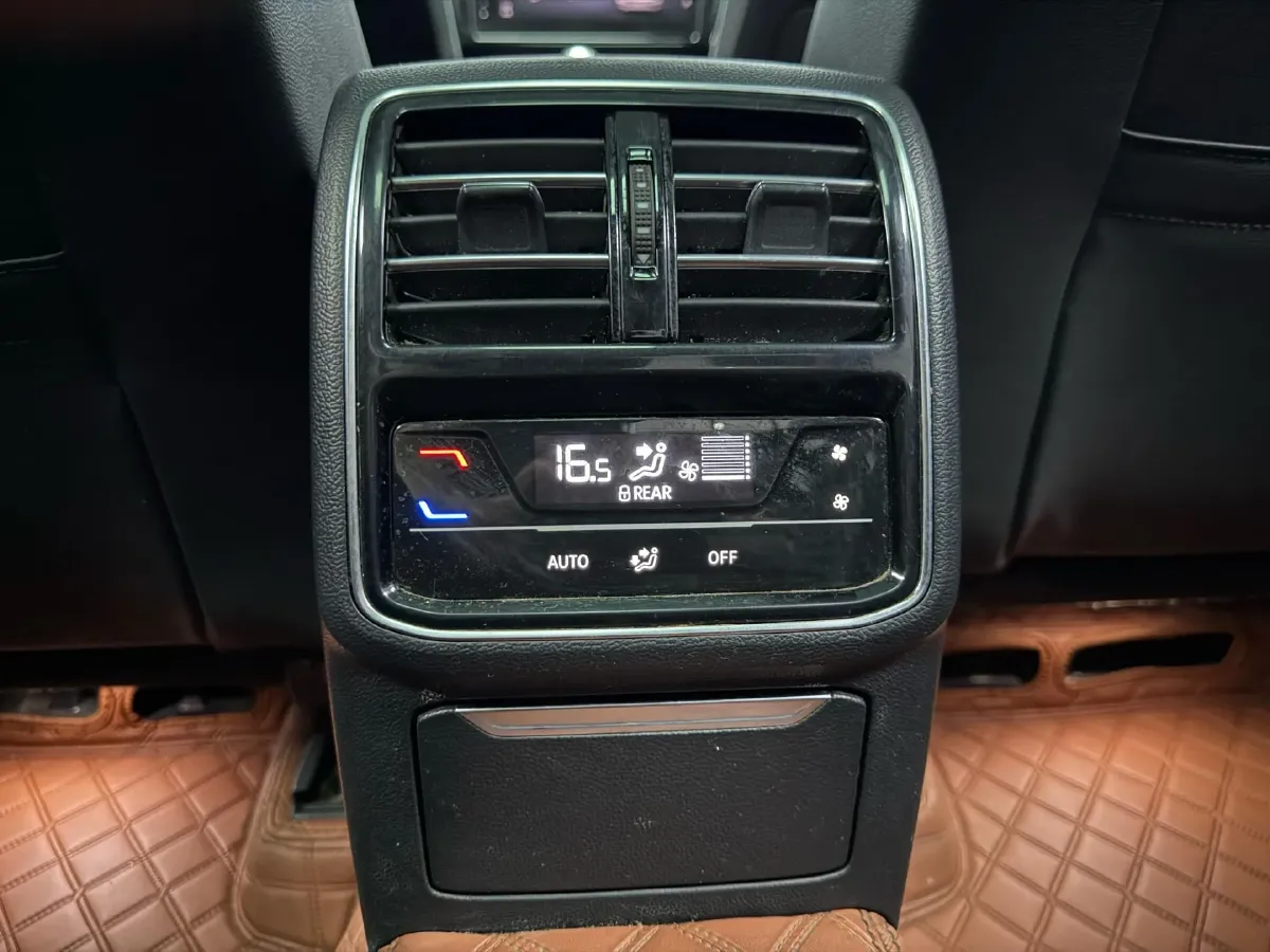2020 Volkswagen Magotan 2.0T 186HP L4 7DCT,autocango,china used car exporter,china ev exporter,chinese used car exporter,chinese used ev exporter