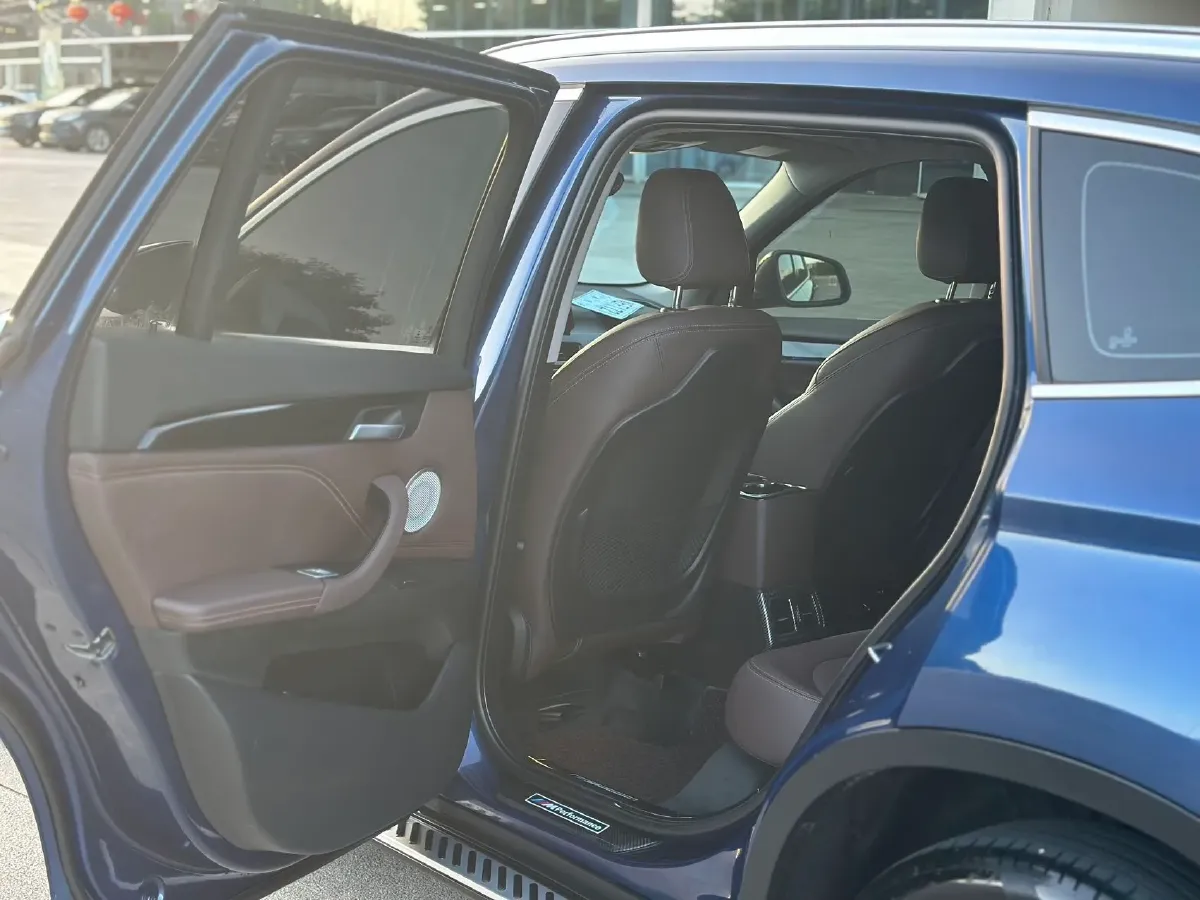 2022 BMW X1 2.0T 192HP L4 7DCT,autocango,china used car exporter,china ev exporter,chinese used car exporter,chinese used ev exporter