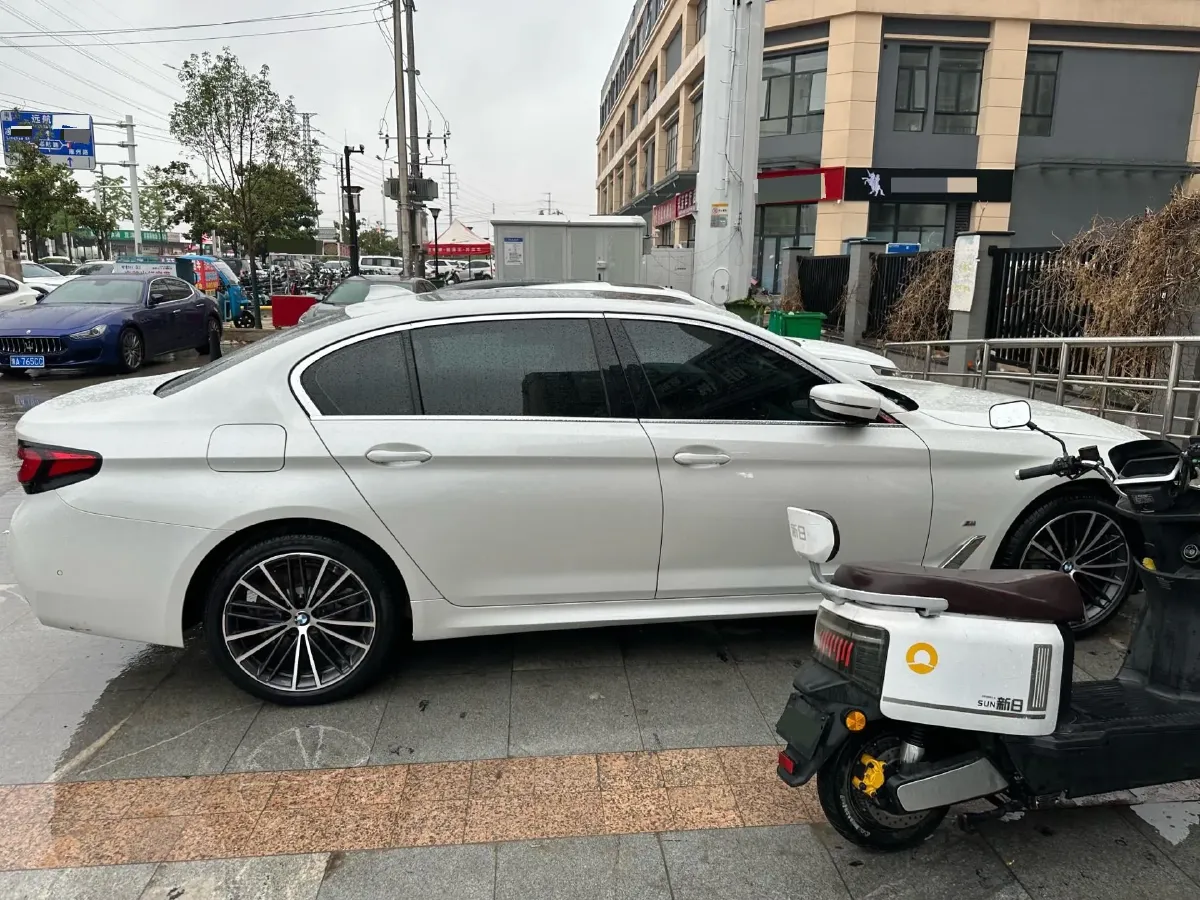 2022 BMW 5 Series 2.0T 252HP L4 8AT,autocango,china used car exporter,china ev exporter,chinese used car exporter,chinese used ev exporter