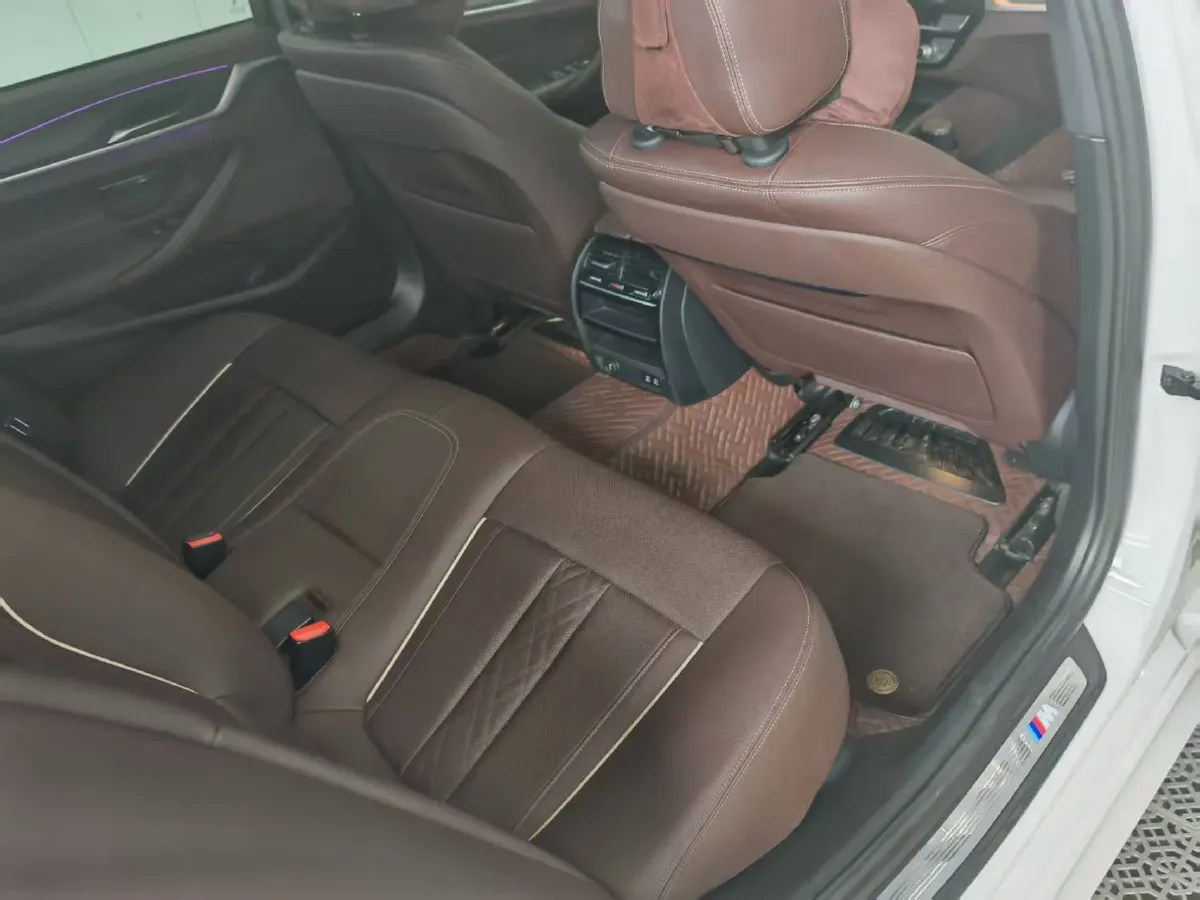 2022 BMW 5 Series 2.0T 252HP L4 8AT,autocango,china used car exporter,china ev exporter,chinese used car exporter,chinese used ev exporter