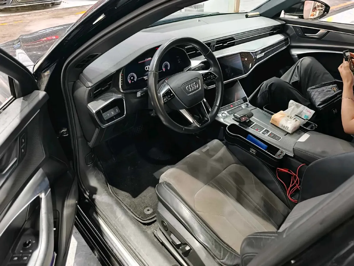 2020 Audi A6L 2.0T 190HP L4 7DCT,autocango,china used car exporter,china ev exporter,chinese used car exporter,chinese used ev exporter